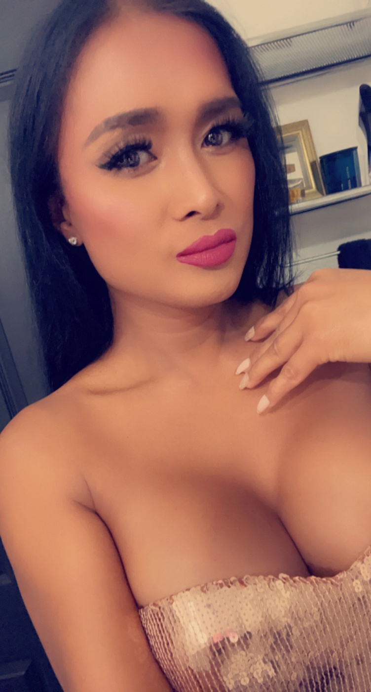 Miss Anna Exotic Bombshell