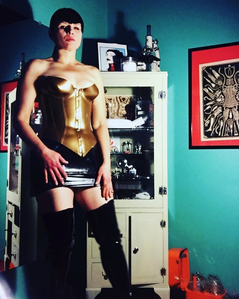 Domina Elle