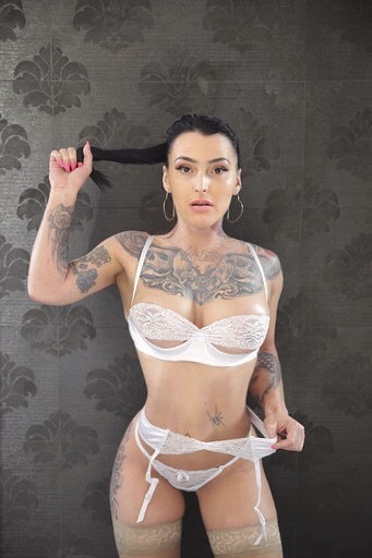 Roselyne Simone