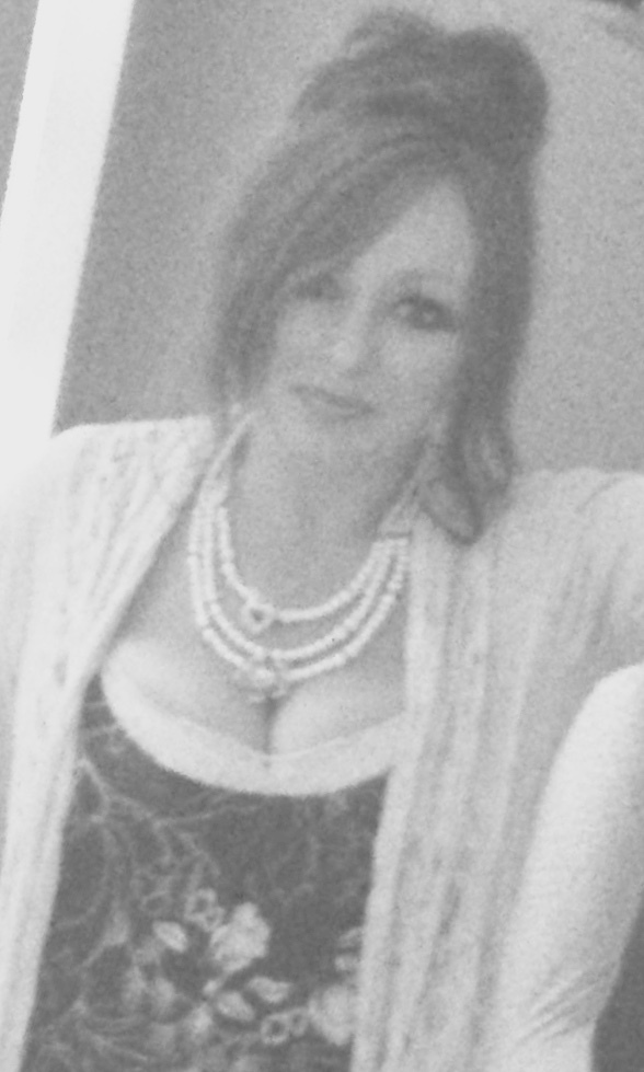 Elegant Brooke