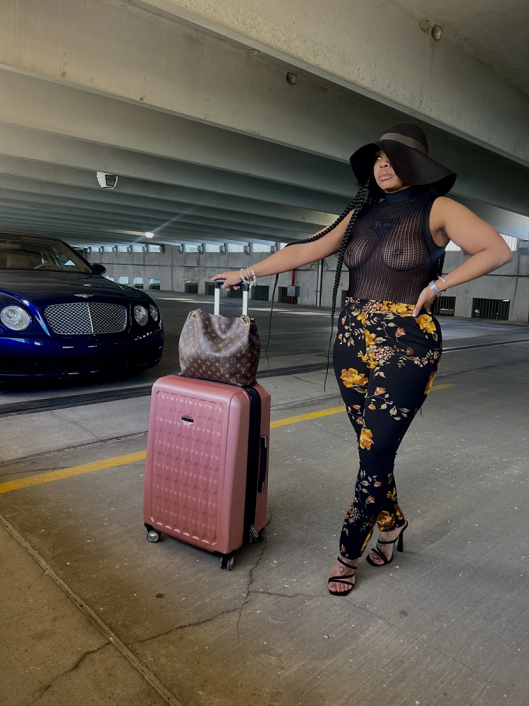 Mandyy Monroee