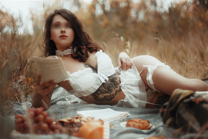 Amelia Rose