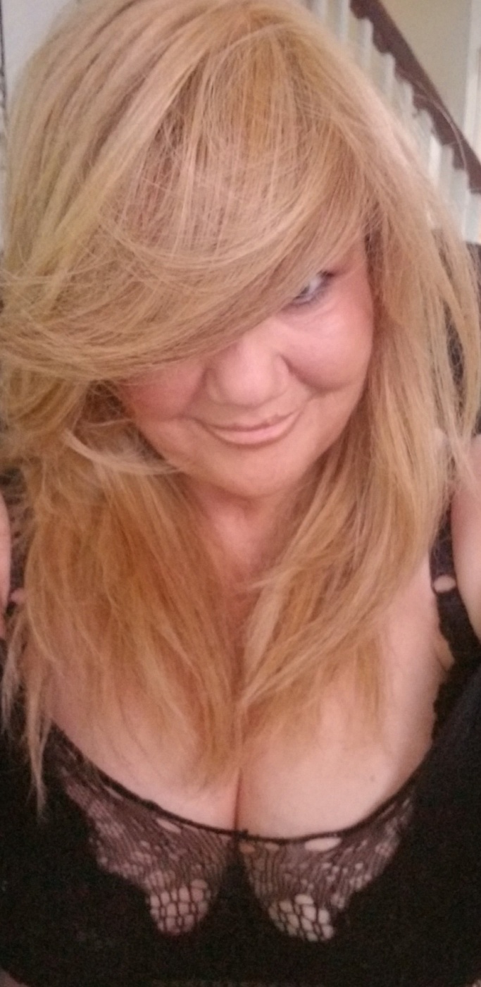 Knockout Busty BlondeDDD in DC