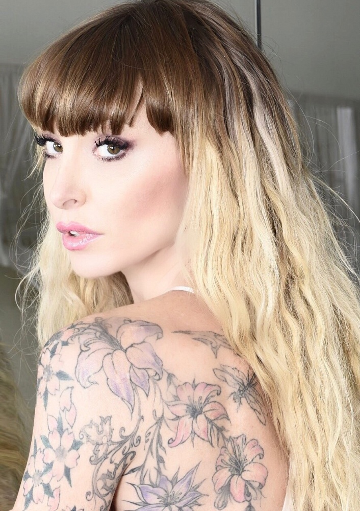Dollnicole
