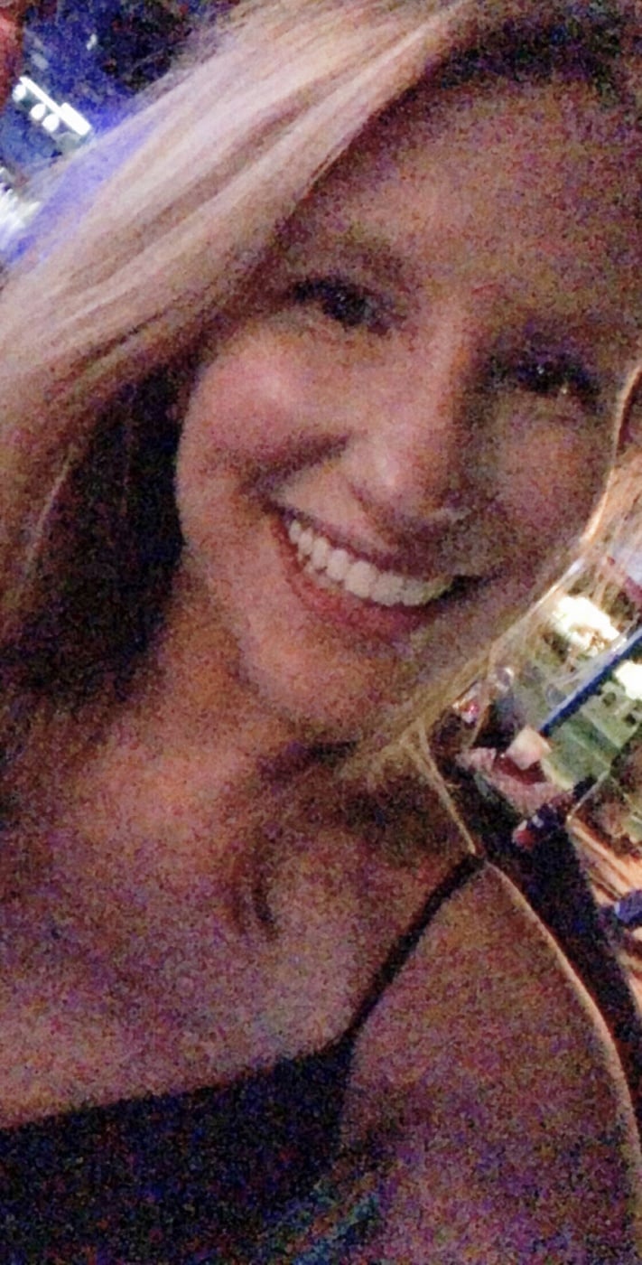 Blondetits34