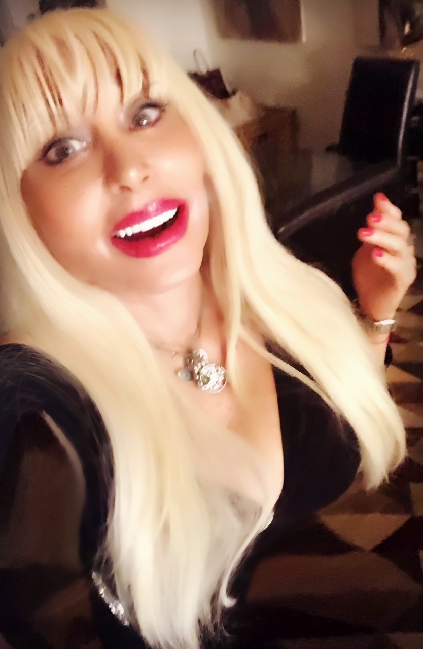 Daniella Devine, A Blond Goddess