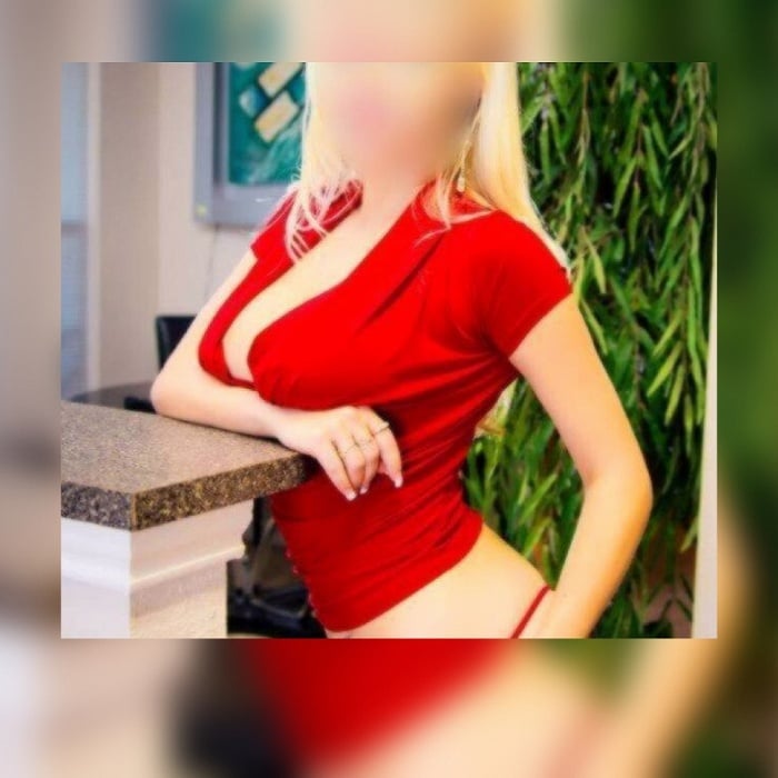 Amy Summers- Blonde Green Eyes