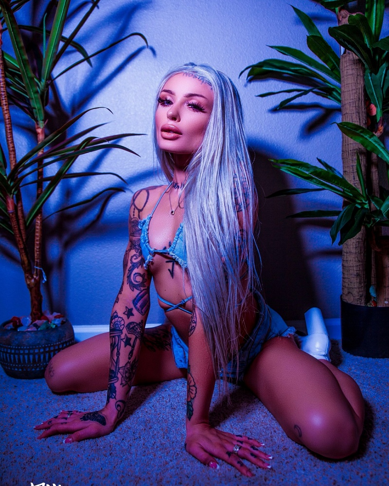 Chloe Carter