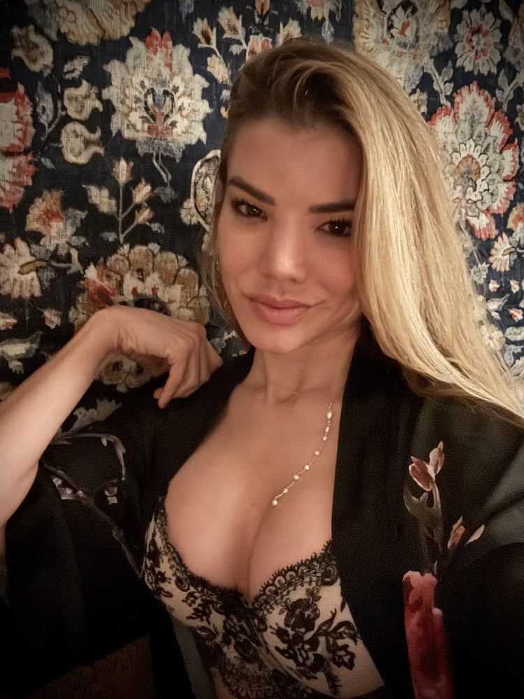 Dahlia Rose