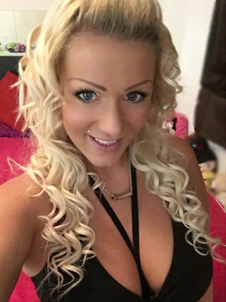 Nina Bella