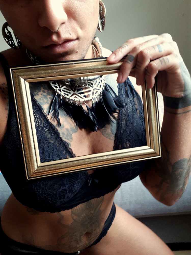 - Loan Deville -