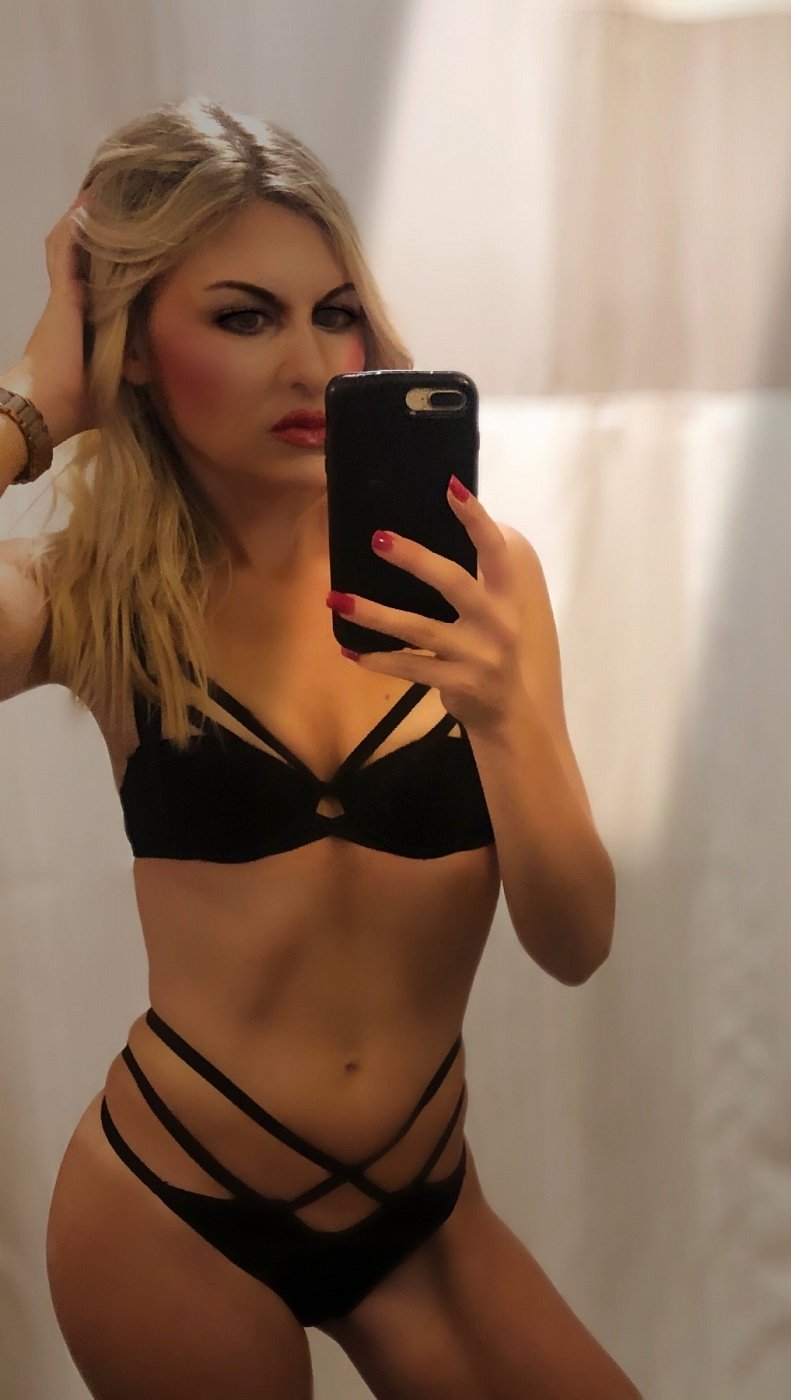 Chloe Belle
