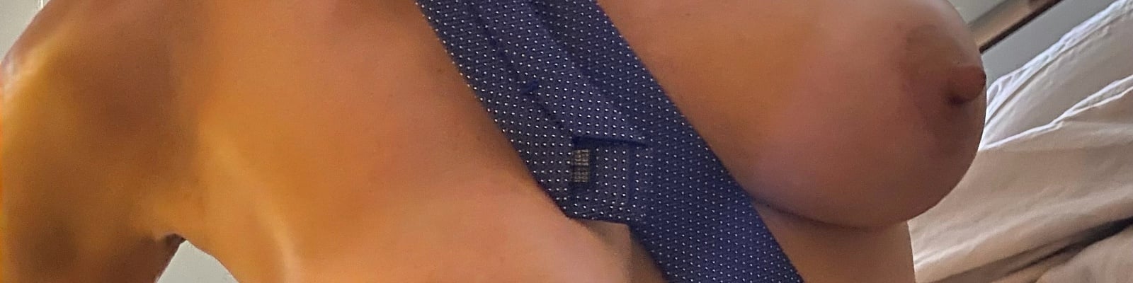 Lu sophisticated mature’s Cover Photo