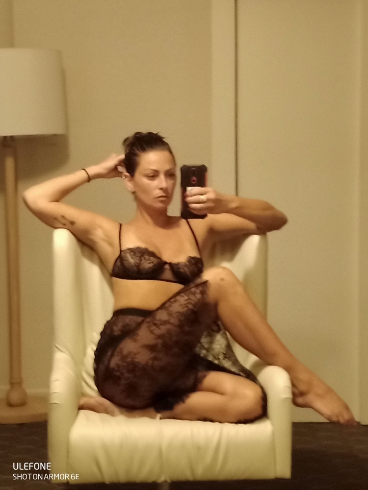 Victoria Jones - CT Hotwife