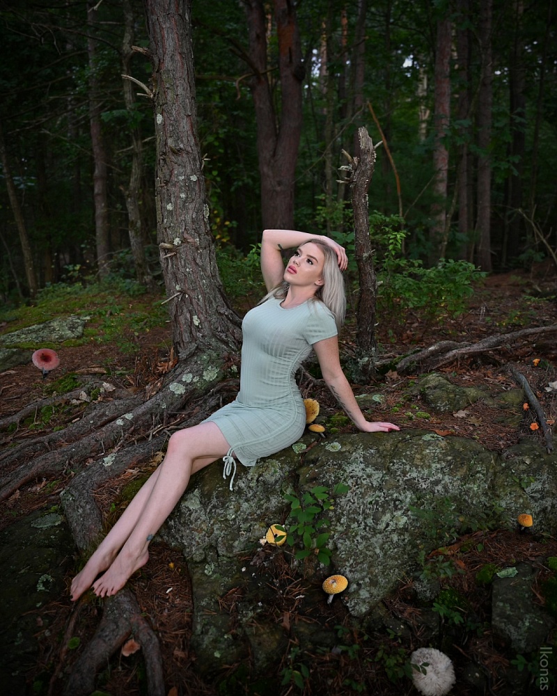 4'9 Davina Fayette