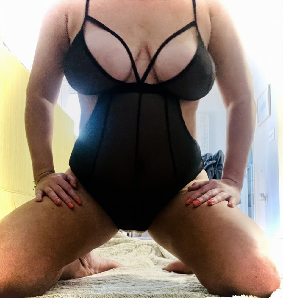 Blondetits34