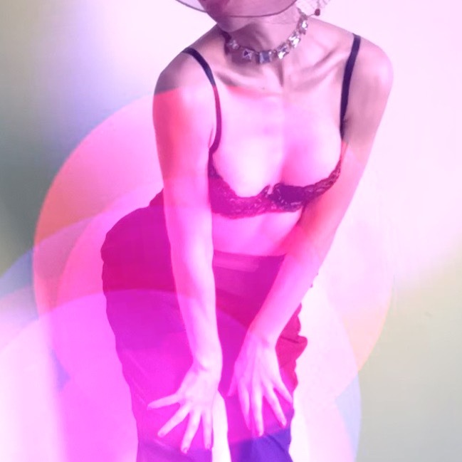 Ellie Abricot