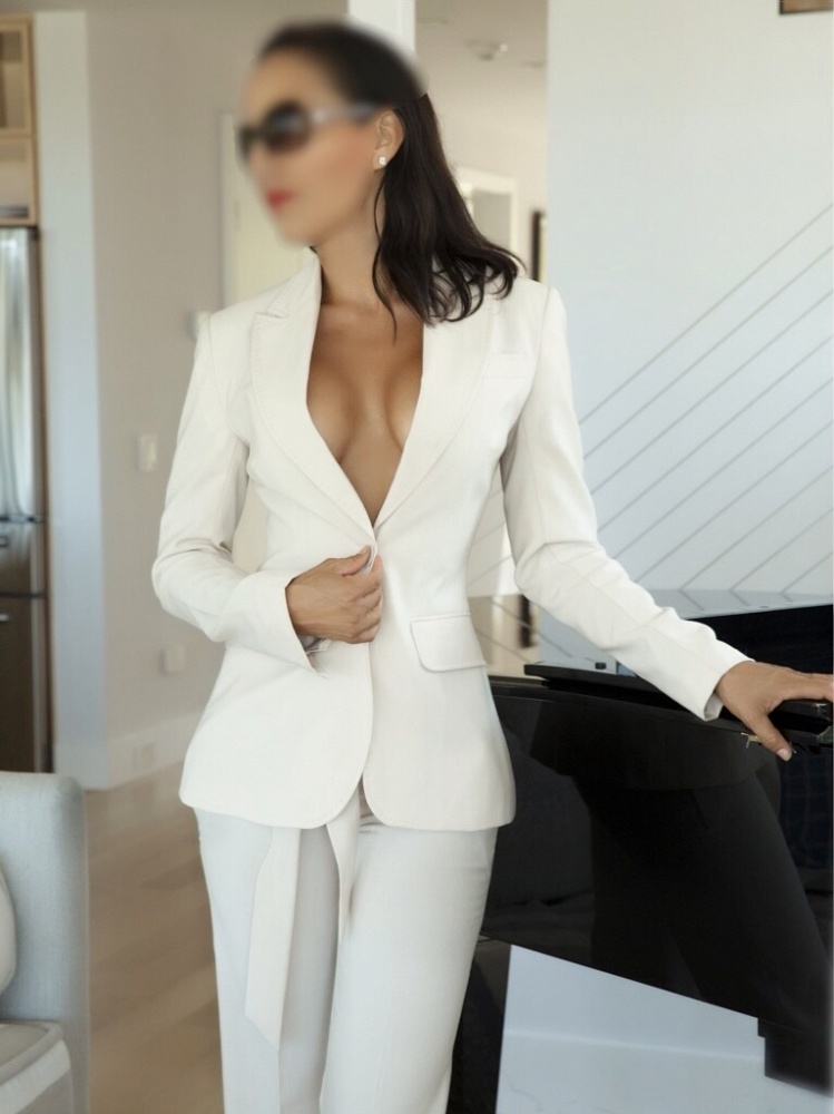 Mia - French Elegance