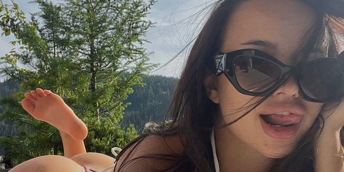 Hotty girl’s Cover Photo