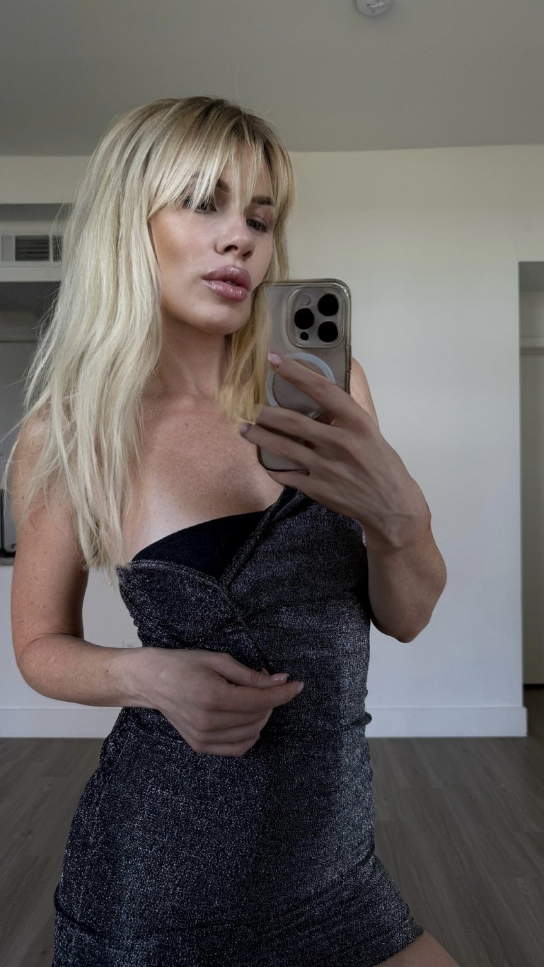 Helena Available for u