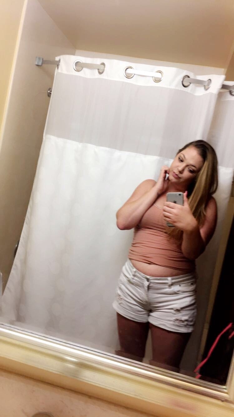 Khloe27