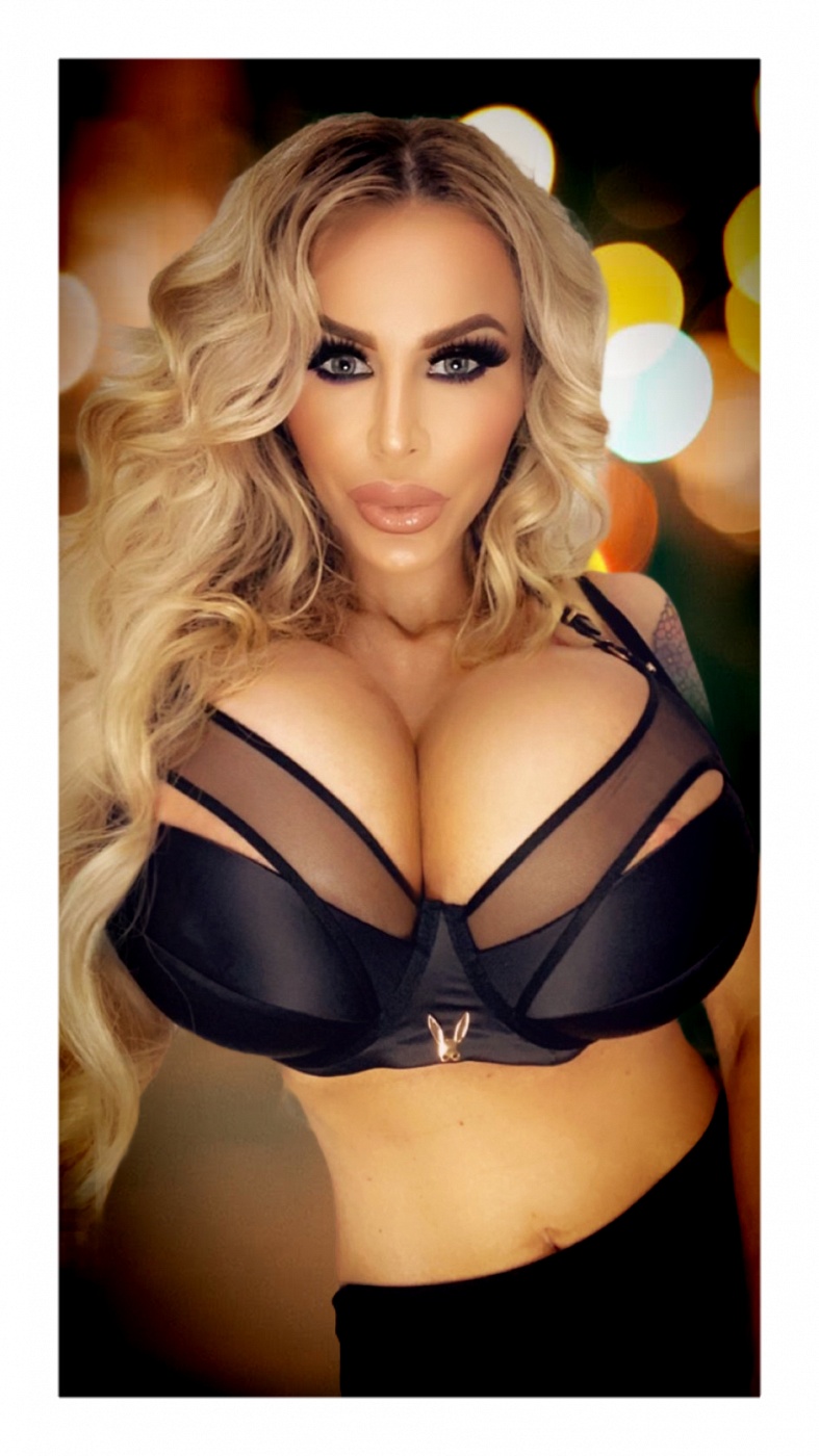 Danielle Derek Escort