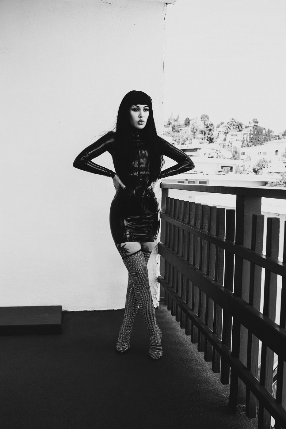 Arson Leigh ️ Slender Brown-Eyed Entertainer in Los Angeles | Slixa