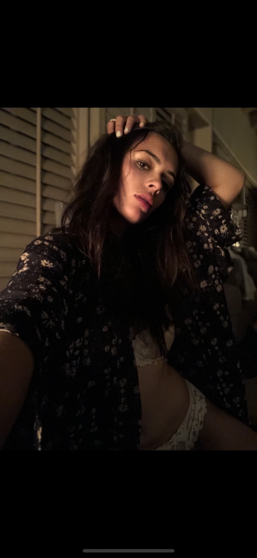 Vivianne East