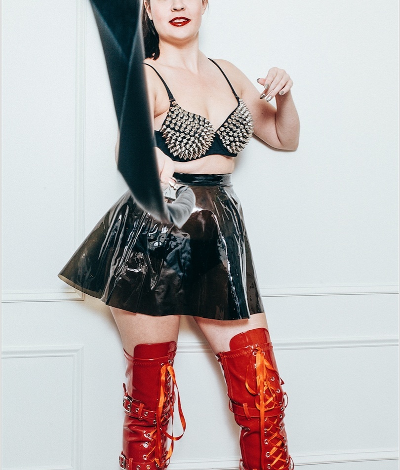 Mistress Lori DiLetto