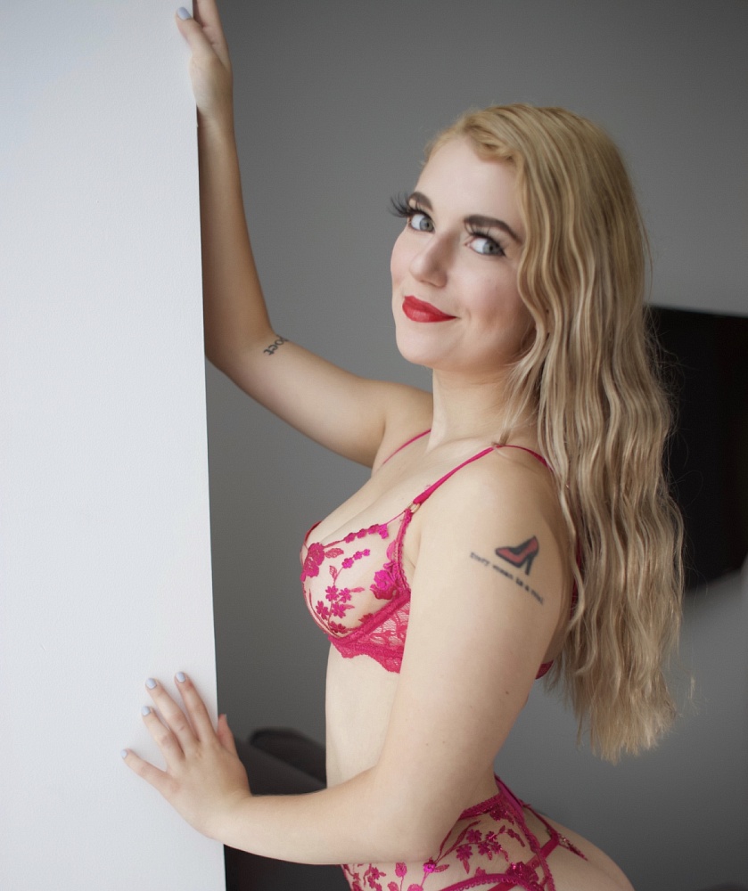 Adult Star & Girlfriend Abby