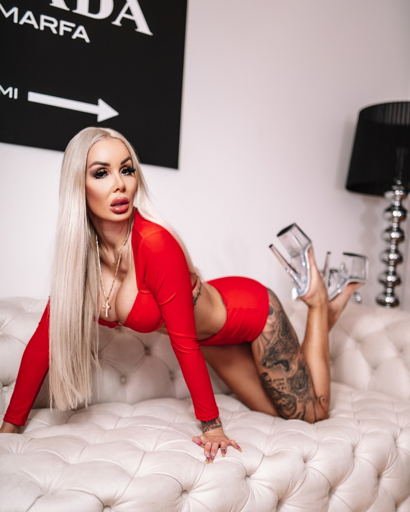 Blondie Bombshell XXX Star