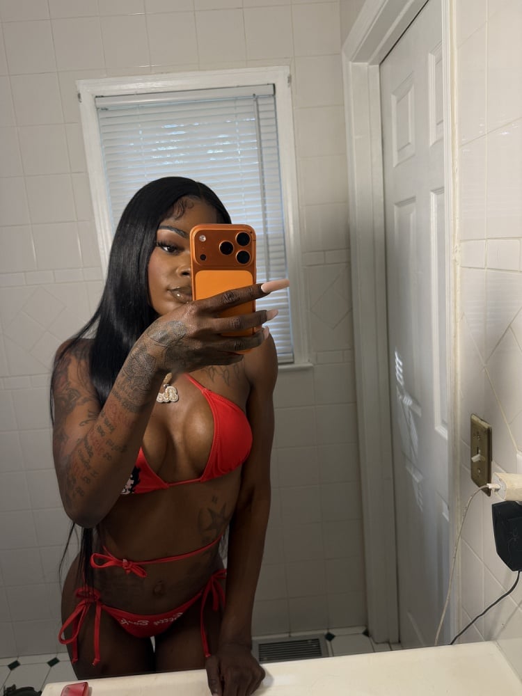 Juicyy Erica