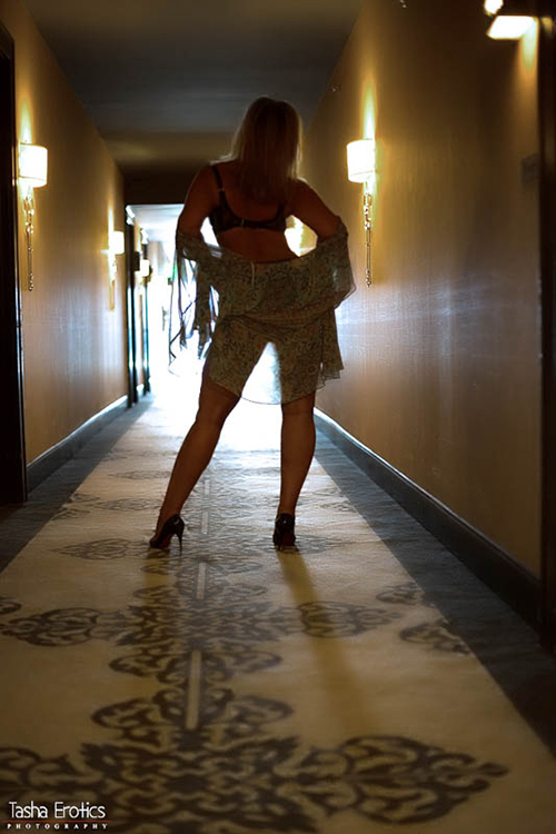 Vicki 34F