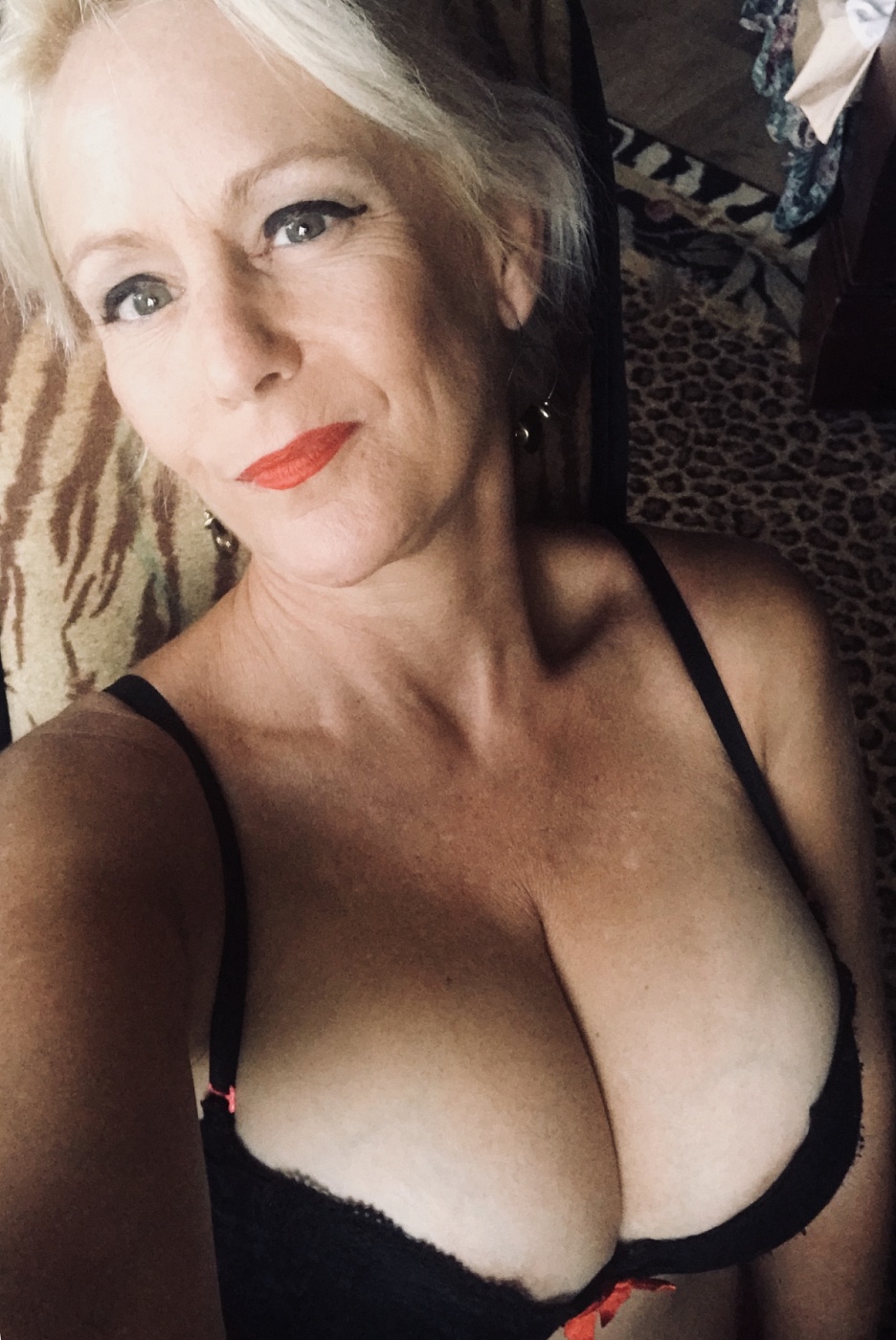 Lauren CENTERFOLD