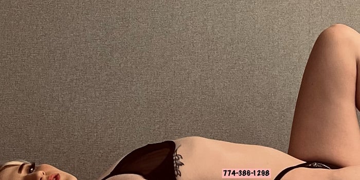 Blonde Petite Princess Leah’s Cover Photo