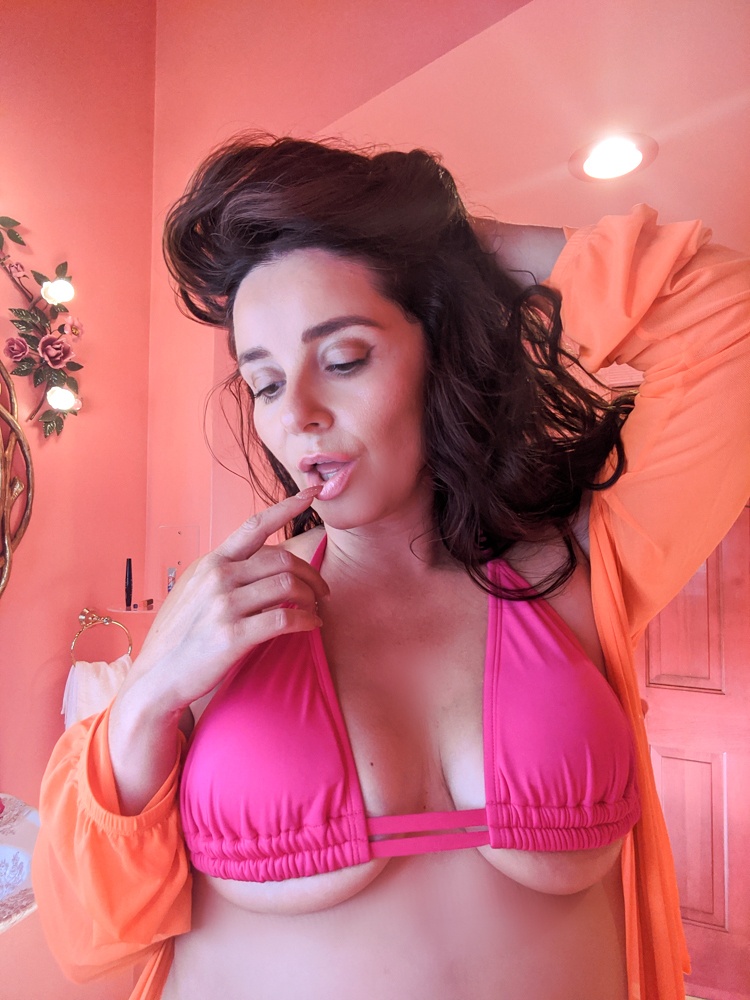 Pregnant Maxine Holloway