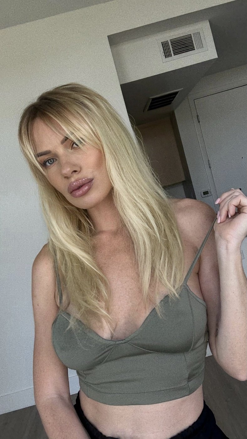 Helena Available for u