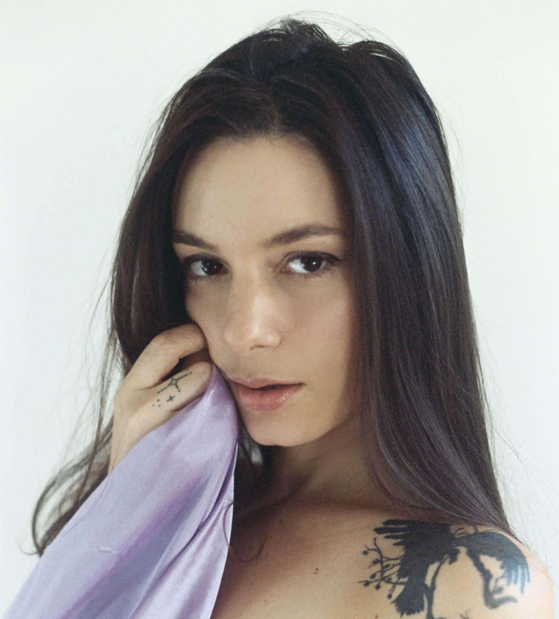 Molly Cixous - Slender Brown-Eyed Entertainer in Philadelphia | Slixa