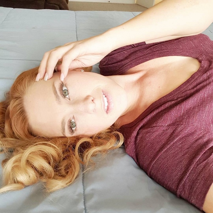 Ella Bloom