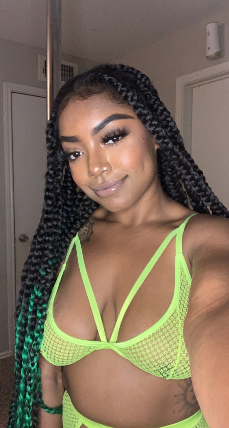 AlexxaMarie
