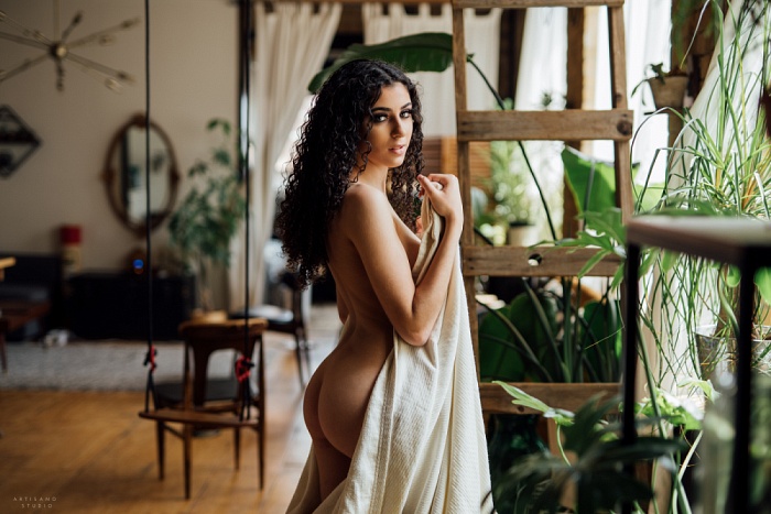 Yasamin Castro