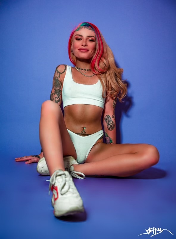 Miss Chloe Carter
