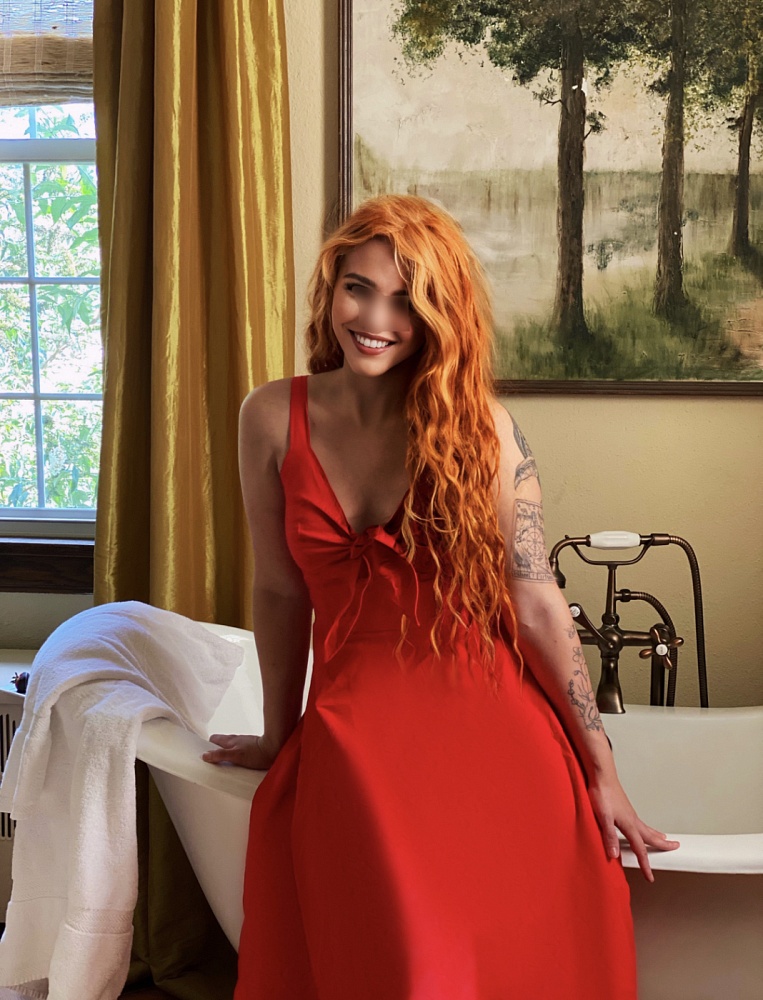 Elle Sutton