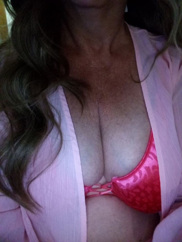 Massage with busty blonde
