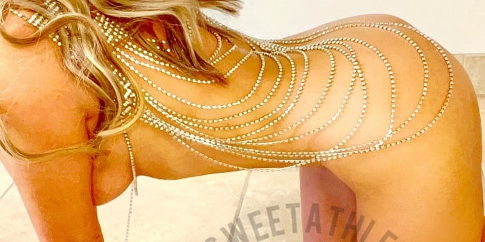 PetiteAthlete’s Cover Photo