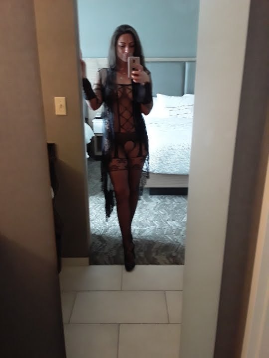 Victoria Jones - CT Hotwife