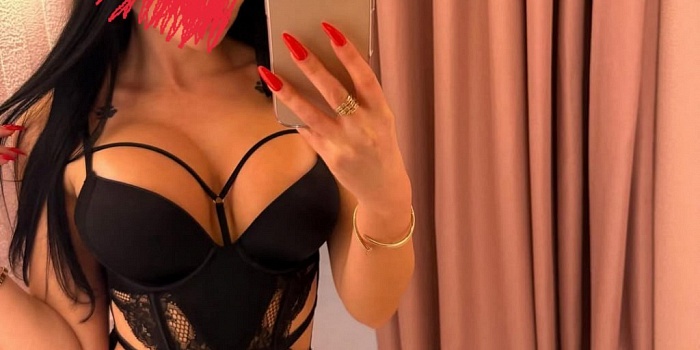 Hotty girl’s Cover Photo