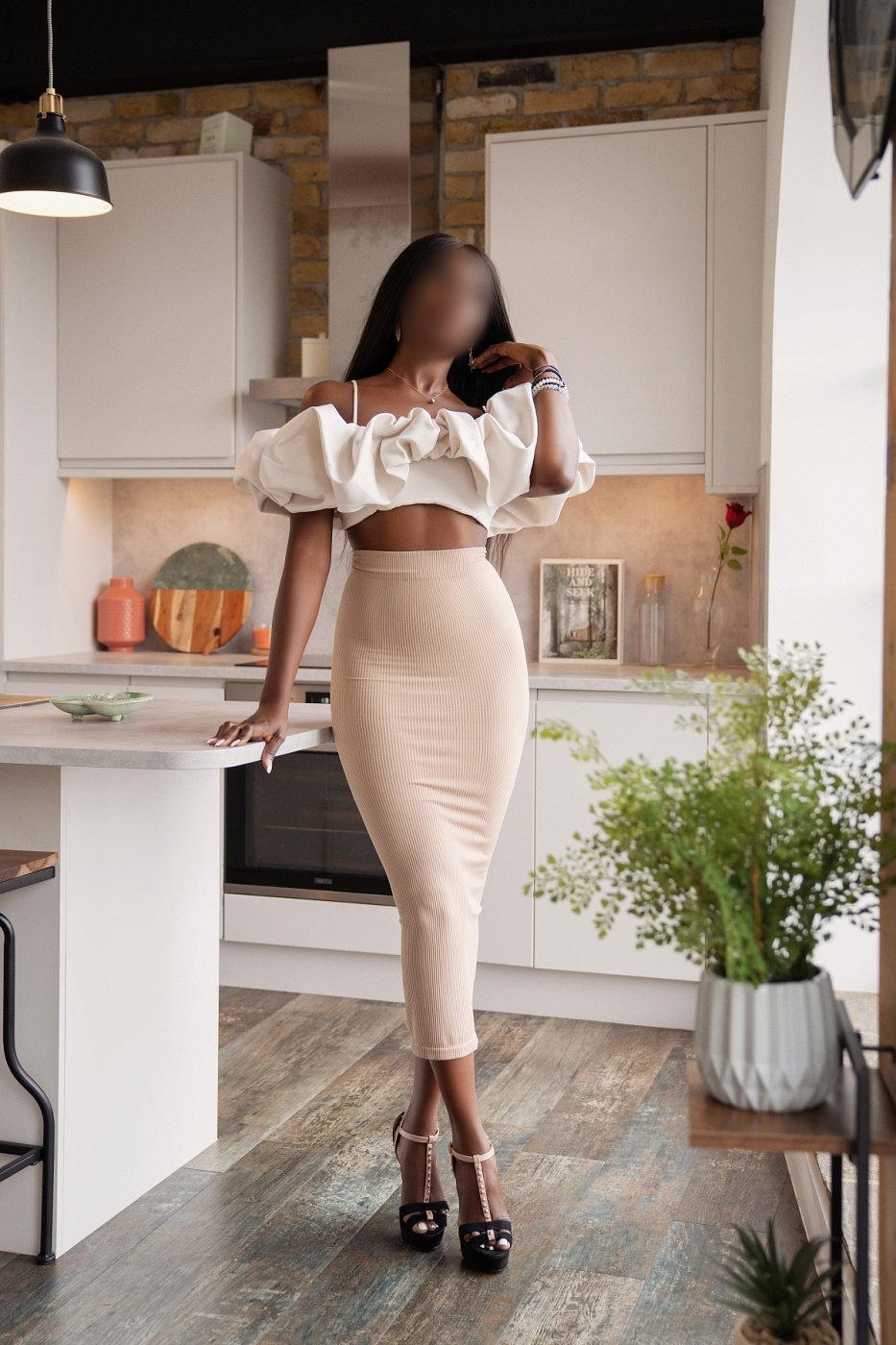 Ava White