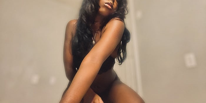 Nadia Noir’s Cover Photo