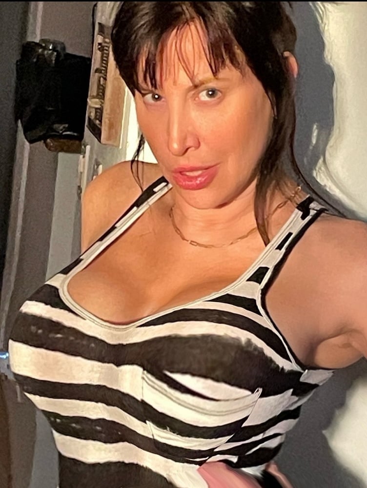 Lezley Zen